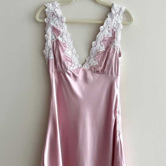 Le Lis Collection Satin and Lace Trim Mini Dress, Size Medium, Pink, NWT - Picture 7 of 16